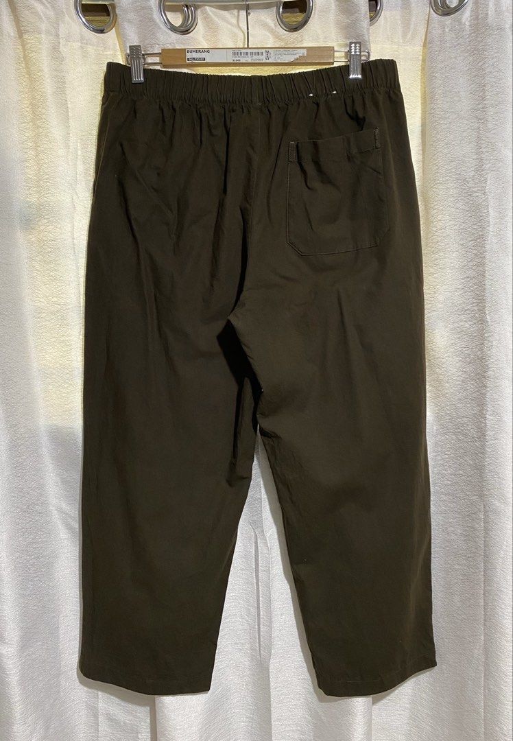 Uniqlo Cotton Relaxed Ankle Pants (Category: Other Bottoms) located in Davao. Submitted by VapenDrip (Listing ID 1471016921, Image 3). Description: Uniqlo Cotton Relaxed Ankle Pants Waist 32-38 Length 35 Thigh 13.5 Hem 9 As new condition 450+sf.