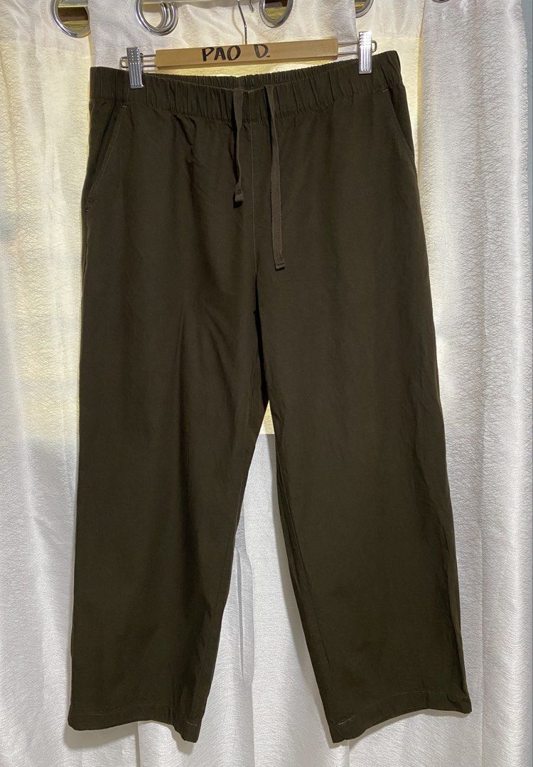 Uniqlo Cotton Relaxed Ankle Pants (Category: Other Bottoms) located in Davao. Submitted by VapenDrip (Listing ID 1471016921, Image 2). Description: Uniqlo Cotton Relaxed Ankle Pants Waist 32-38 Length 35 Thigh 13.5 Hem 9 As new condition 450+sf.