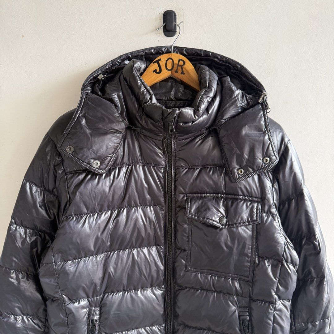 Uniqlo Down Puffer Jacket (Category: Coats, Jackets and Outerwear) located in San Fernando. Submitted by jorjorr (Listing ID 1471071376, Image 2). Description: Uniqlo Down Puffer Jacket Detachable Hood Medium on tag 22 width 26 length Excellent condition No issue P1,499.