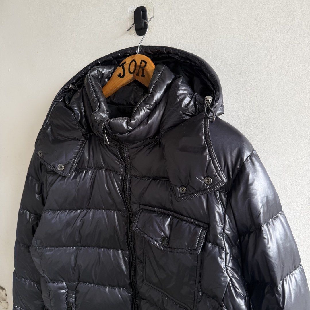 Uniqlo Down Puffer Jacket (Category: Coats, Jackets and Outerwear) located in San Fernando. Submitted by jorjorr (Listing ID 1471071376, Image 3). Description: Uniqlo Down Puffer Jacket Detachable Hood Medium on tag 22 width 26 length Excellent condition No issue P1,499.