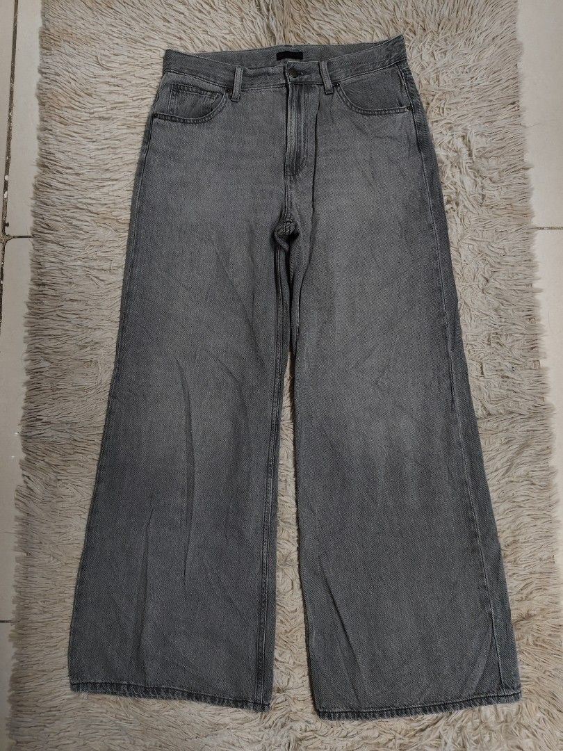 Uniqlo Drapey Wide Flare Jeans (Category: Other Bottoms) located in Angeles City. Submitted by miss_independent01 (Listing ID 1471048861, Image 2). Description: Uniqlo Drapey Wide Flare Jeans Width: 15.5 Length: 39.5 MOP: Gcash ✅ Mine Now, Pay Now ✅ First to Pay, Gets the Item 📍 PAMPANGA Courier: JnT 🚚🚚 PM 💌💌.