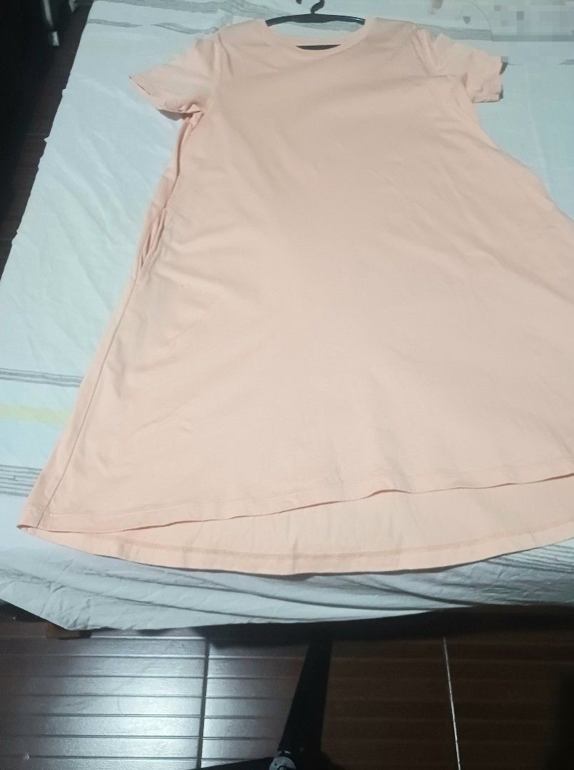 Uniqlo dress (Category: Dresses) located in Manila. Submitted by angela11660 (Listing ID 1470982282, Image 2). Description: slightly negotiable Payment first policy buyer will shoulder the shipping fee.