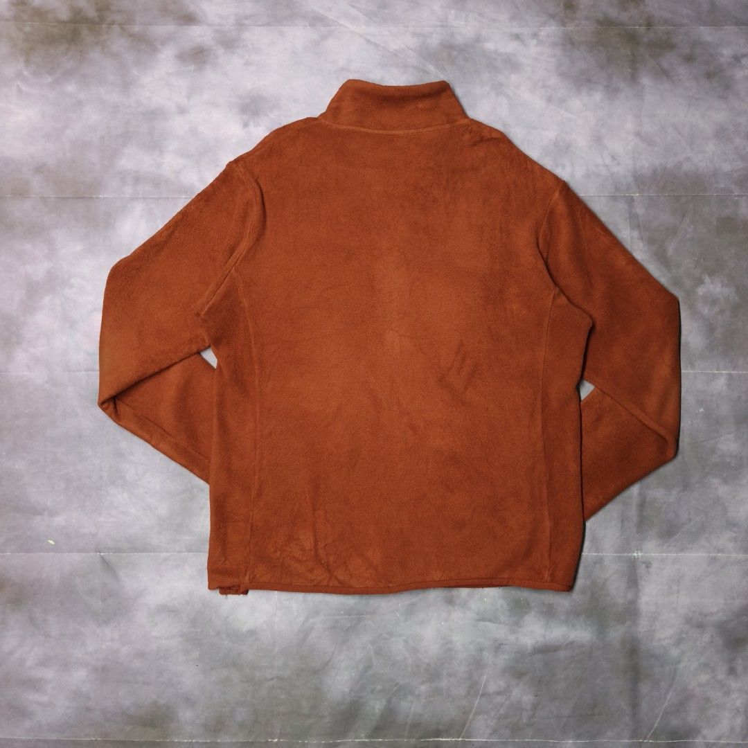 Uniqlo Full Zip Fleece Jacket (Category: Longsleeves) located in San Jose. Submitted by dripdropph22 (Listing ID 1470984802, Image 2). Description: Uniqlo Full Zip Fleece Jacket 399 + sf This piece is a standard full-zip fleece jacket produced by Japanese global retailer Uniqlo. Known for popularizing accessible fleece wear since the late 1990s, Uniqlo continues to produce these core essentials season after season. The garment features a mock nec