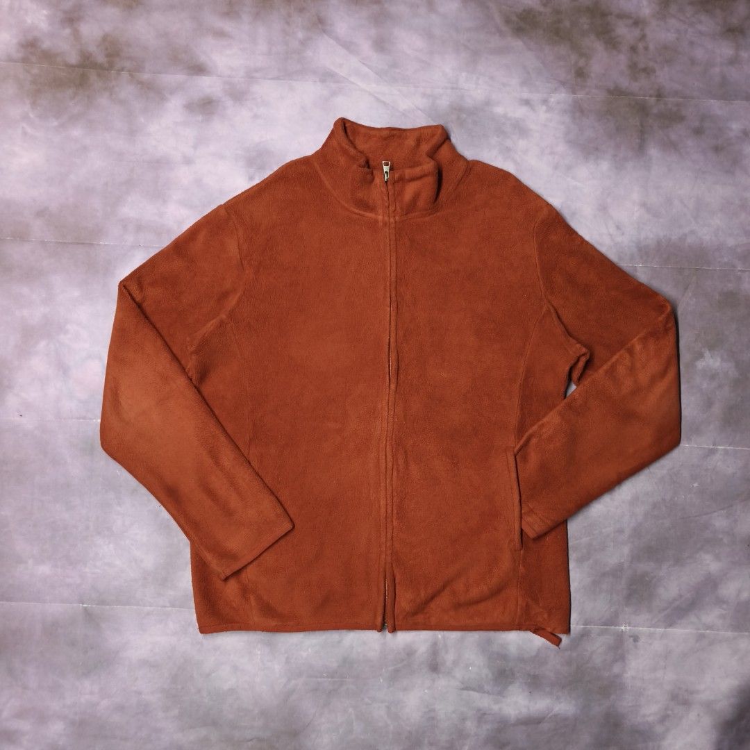 Uniqlo Full Zip Fleece Jacket (Category: Longsleeves) located in San Jose. Submitted by dripdropph22 (Listing ID 1470984802, Image 1). Description: Uniqlo Full Zip Fleece Jacket 399 + sf This piece is a standard full-zip fleece jacket produced by Japanese global retailer Uniqlo. Known for popularizing accessible fleece wear since the late 1990s, Uniqlo continues to produce these core essentials season after season. The garment features a mock nec