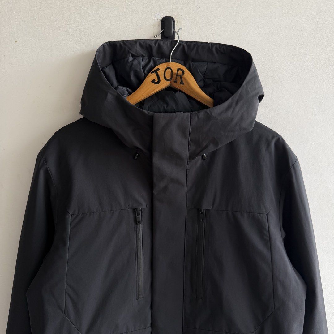Uniqlo Hybrid Down Parka Jacket (Category: Coats, Jackets and Outerwear) located in San Fernando. Submitted by jorjorr (Listing ID 1471071646, Image 2). Description: Uniqlo Hybrid Down Parka Jacket Medium on tag 24 width 29 length Best fit large to xl Excellent to new condition No issue P2,499.