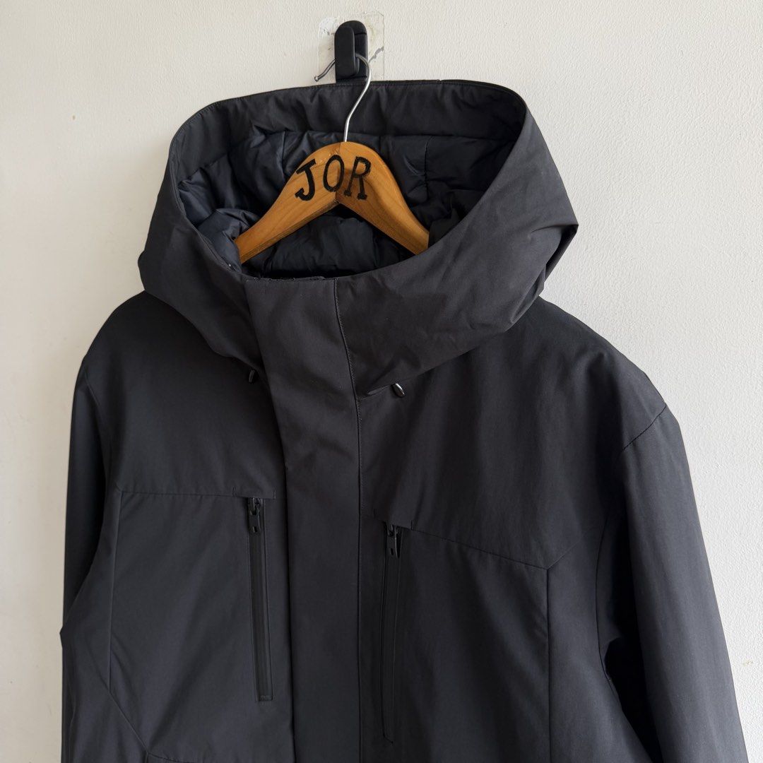 Uniqlo Hybrid Down Parka Jacket (Category: Coats, Jackets and Outerwear) located in San Fernando. Submitted by jorjorr (Listing ID 1471071646, Image 3). Description: Uniqlo Hybrid Down Parka Jacket Medium on tag 24 width 29 length Best fit large to xl Excellent to new condition No issue P2,499.