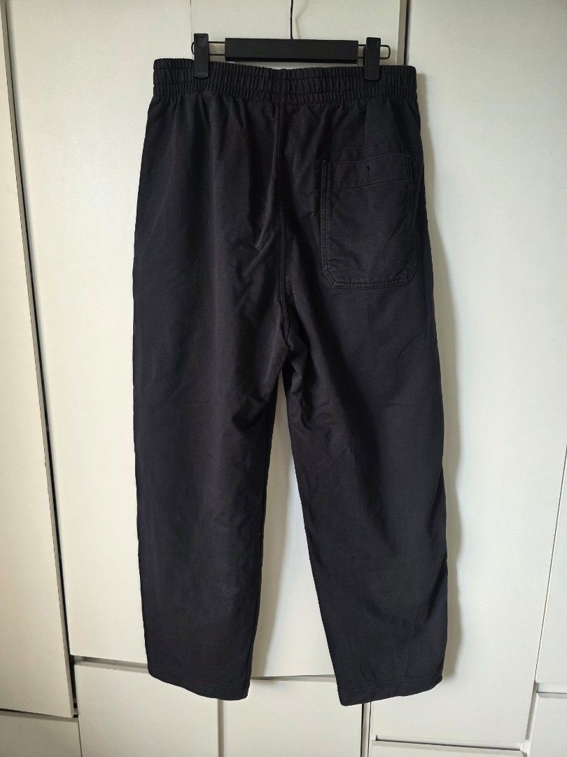 Uniqlo Light Weight Sweat Wide Pants (Category: Joggers) located in Manila. Submitted by arjoylagazon (Listing ID 1470964285, Image 2). Description: For sale!! Preloved Uniqlo lightweight sweat wide pants color black size Medium 9.5/10 condition. Used 3x RFS: Decluttering Sucat, Parañaque location.
