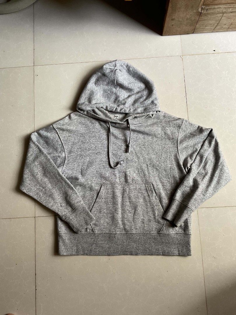 UNIQLO Long Sleeve Sweat Pullover Hoodie (Category: Coats, Jackets and Outerwear) located in Cabanatuan. Submitted by dindin_7 (Listing ID 1471022978, Image 1). Description: ​For Sale: UNIQLO Long Sleeve Sweat Pullover Hoodie ​Brand: UNIQLO ​Size: Medium (M / 160/84A / Bust 80-86cm) ​Color: Heather Gray ​Material: 73% Cotton, 27% Polyester ​Condition: Pre-loved / Good condition ​Details: Soft and comfortable french terry inner fabric, relaxed fit
