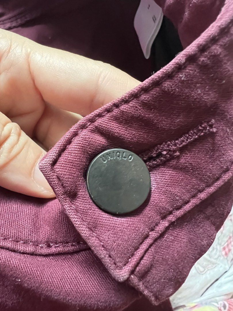 Uniqlo maroon pants (Category: Other Bottoms) located in San Juan City. Submitted by iambernie (Listing ID 1470933016, Image 2). Description: Uniqlo maroon pants not worn much but now outgrown Goes well with neutral tops like white, beige; black Fits medium frames 99% cotton.