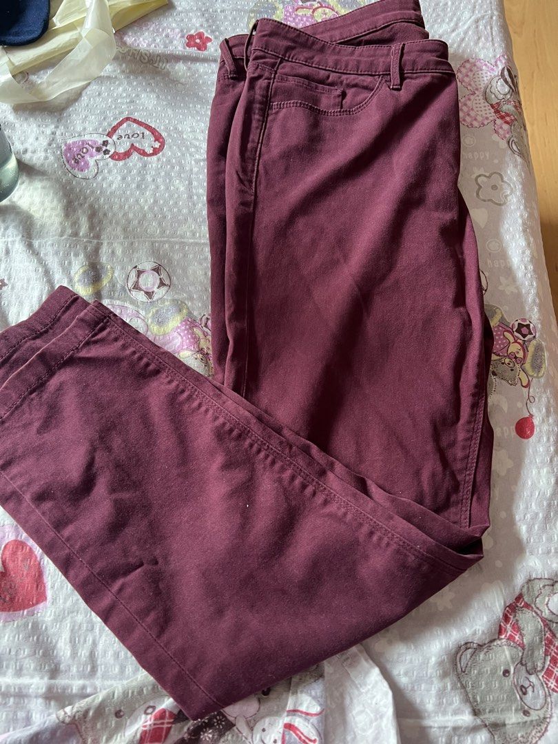 Uniqlo maroon pants (Category: Other Bottoms) located in San Juan City. Submitted by iambernie (Listing ID 1470933016, Image 1). Description: Uniqlo maroon pants not worn much but now outgrown Goes well with neutral tops like white, beige; black Fits medium frames 99% cotton.