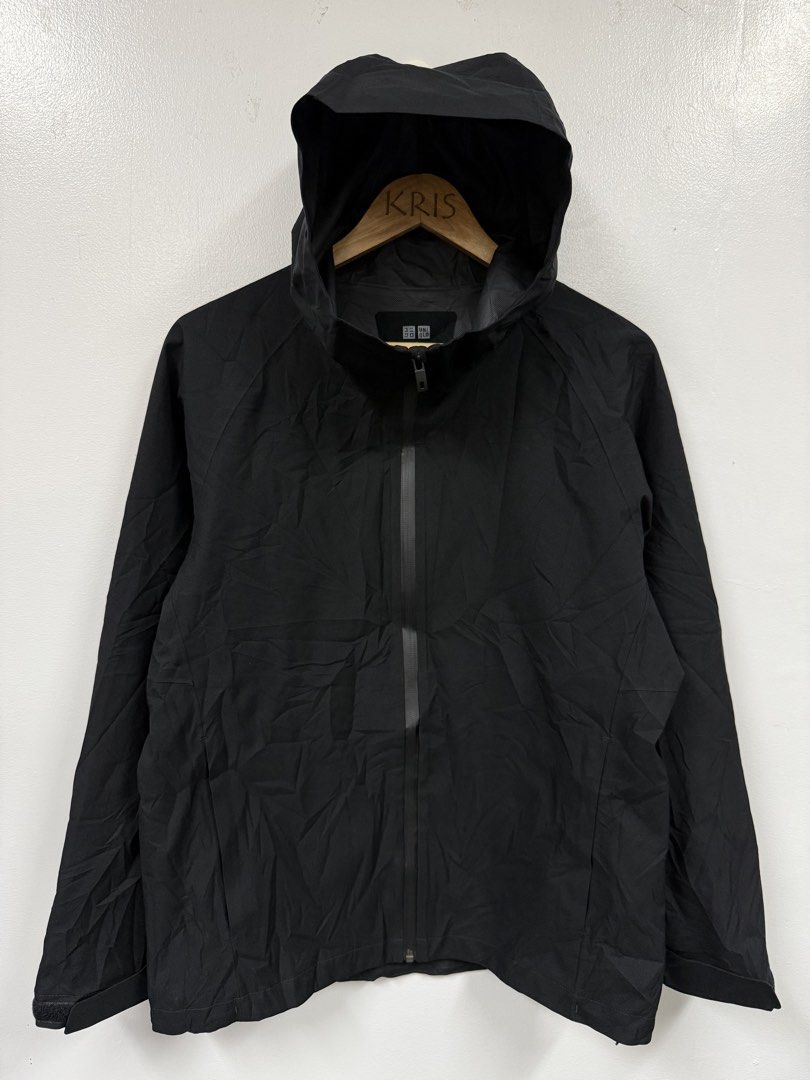 Uniqlo Men Blocktech Parka (Category: Coats, Jackets and Outerwear) located in Angeles City. Submitted by queenromero (Listing ID 1471068219, Image 1). Description: width: 22" length: 26".