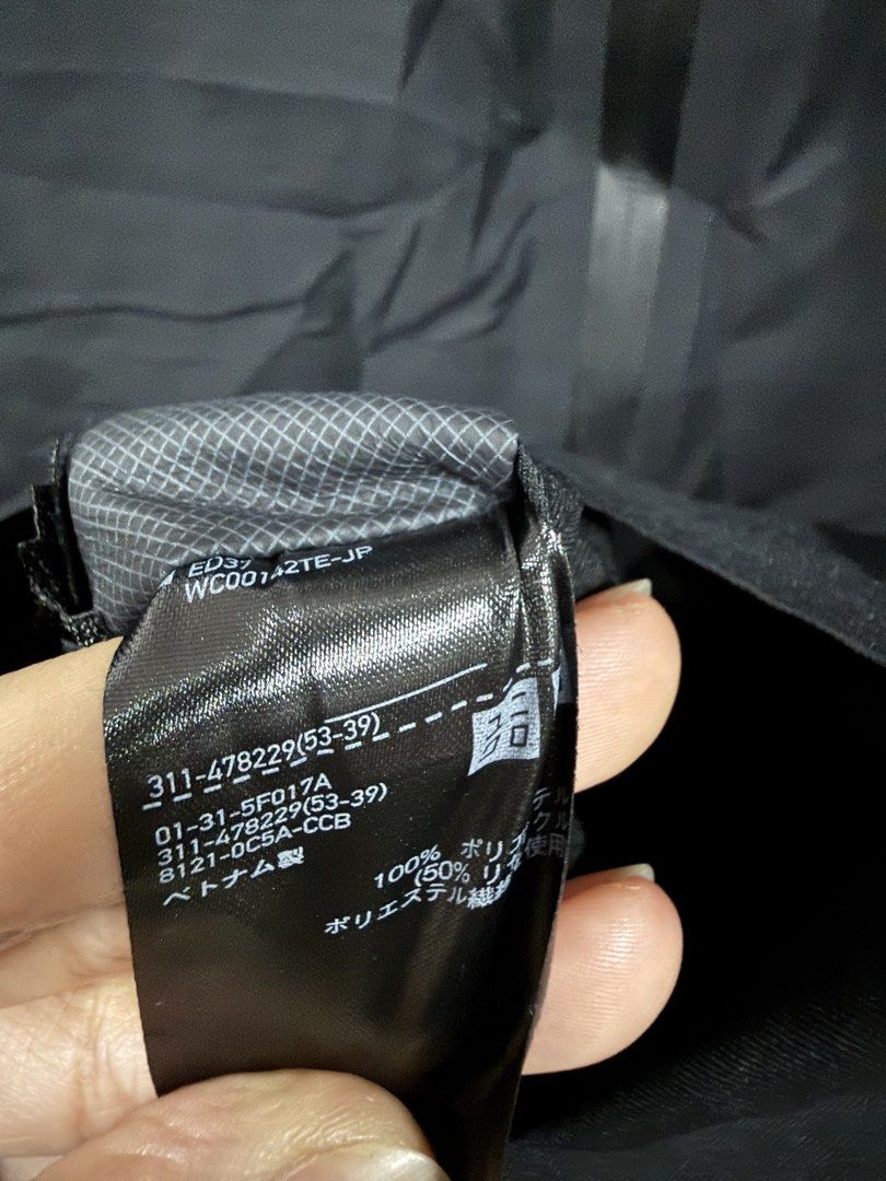 Uniqlo Men Blocktech Parka (Category: Coats, Jackets and Outerwear) located in Angeles City. Submitted by queenromero (Listing ID 1471068219, Image 3). Description: width: 22" length: 26".
