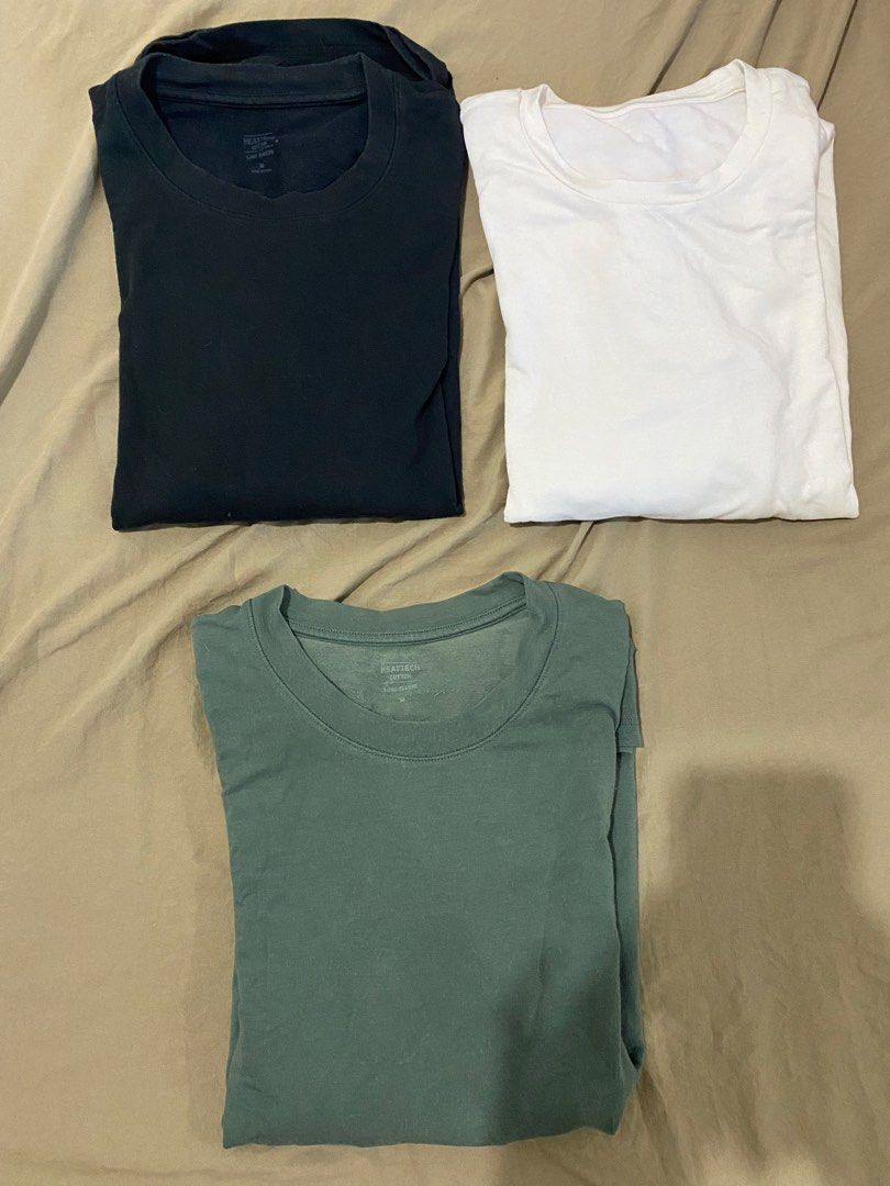 UNIQLO MEN MEDIUM EXTRA WARM HEATTECH BUNDLE (Category: Tshirts & Polo Shirts ) located in Quezon City. Submitted by pinkylivar (Listing ID 1471056010, Image 1). Description: SIZE - Medium color- White, black, green Issue- sign of usage ang black and green pero maayos pa po. Good na good pa din png inner. Pass sa maselan Take all for only 600php.