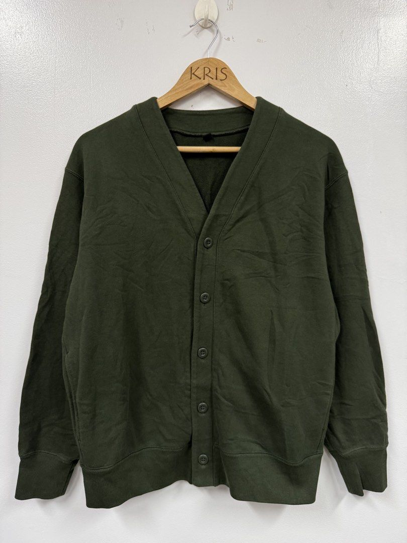 Uniqlo Men's Sweat Cardigan (Category: Coats, Jackets and Outerwear) located in Angeles City. Submitted by queenromero (Listing ID 1471069356, Image 3). Description: width: 22" length: 26".