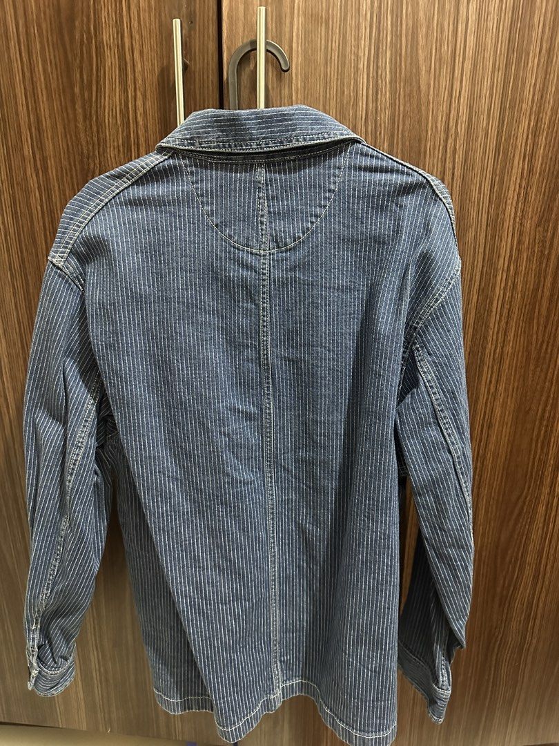 Uniqlo Navy Workwear jacket (Category: Coats, Jackets and Outerwear) located in Manila. Submitted by declutterwme_jj (Listing ID 1471055564, Image 3). Description: - too long for me huhu im just small.