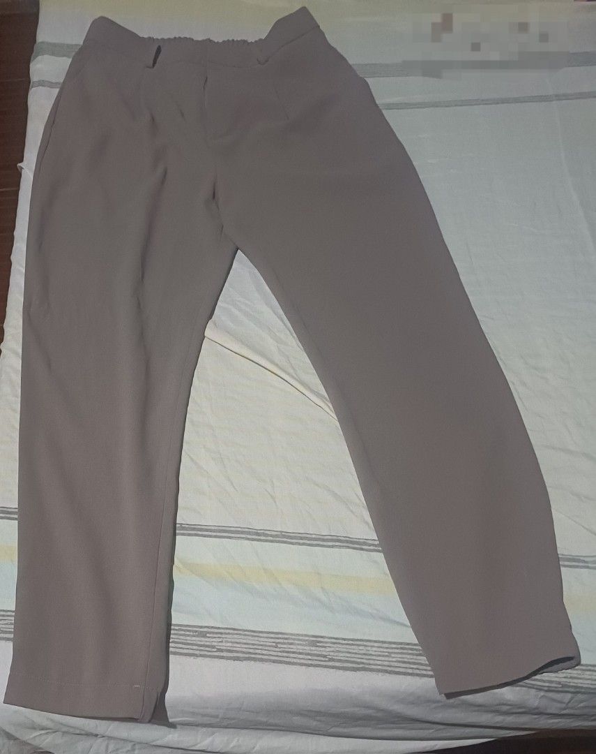 Uniqlo pants (Category: Other Bottoms) located in Manila. Submitted by angela11660 (Listing ID 1470985010, Image 2). Description: slightly negotiable Payment first policy buyer shoulder by the shipping fee.