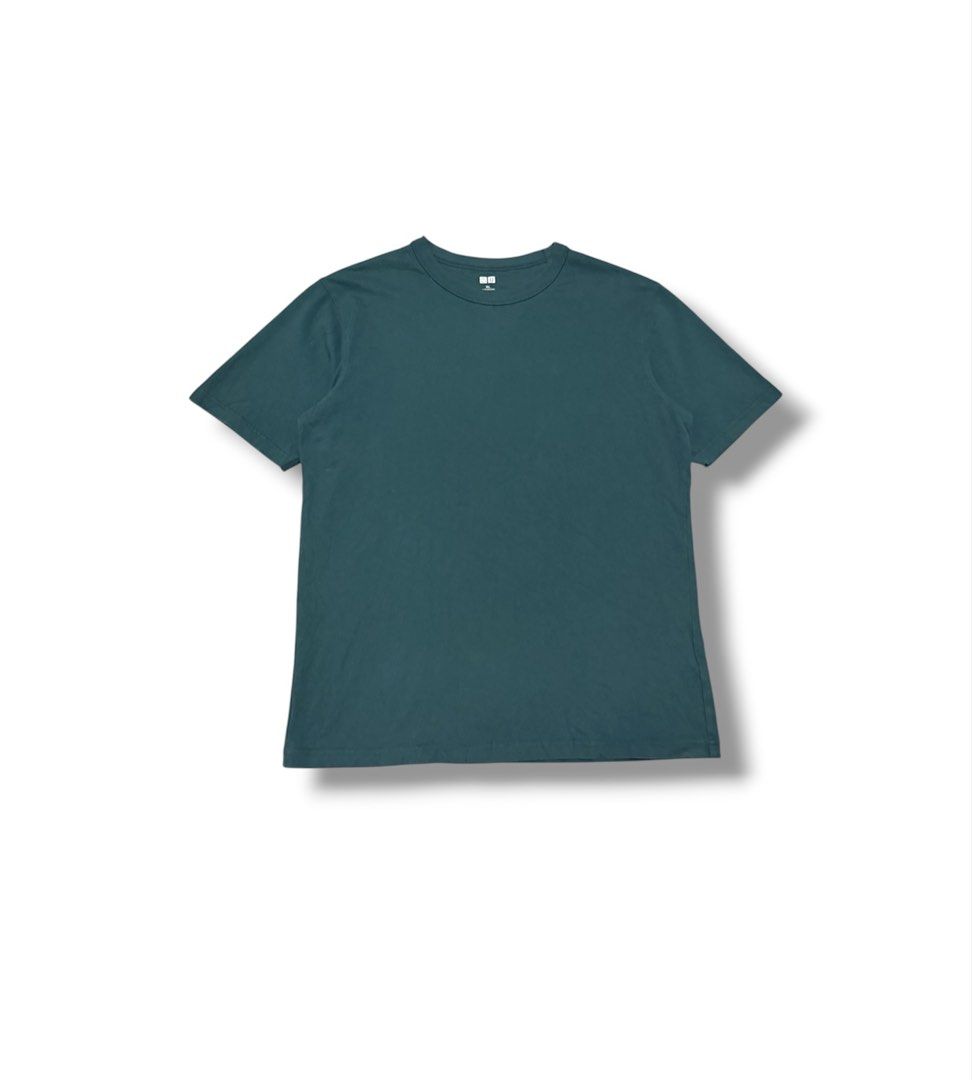Uniqlo Plain Tee (Category: Tshirts & Polo Shirts ) located in Bulacan. Submitted by sanjisthrift (Listing ID 1471098977, Image 1). Description: Size XL Width 22 Length 29 Very Good Condition 9/10.