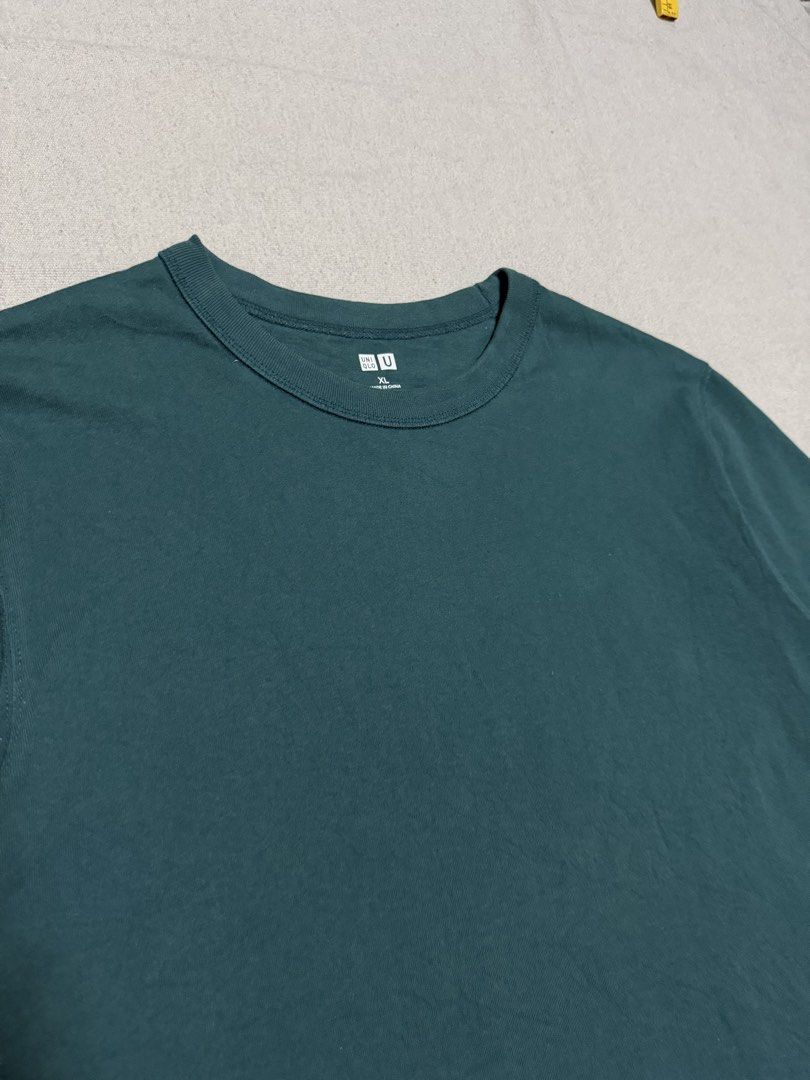 Uniqlo Plain Tee (Category: Tshirts & Polo Shirts ) located in Bulacan. Submitted by sanjisthrift (Listing ID 1471098977, Image 2). Description: Size XL Width 22 Length 29 Very Good Condition 9/10.