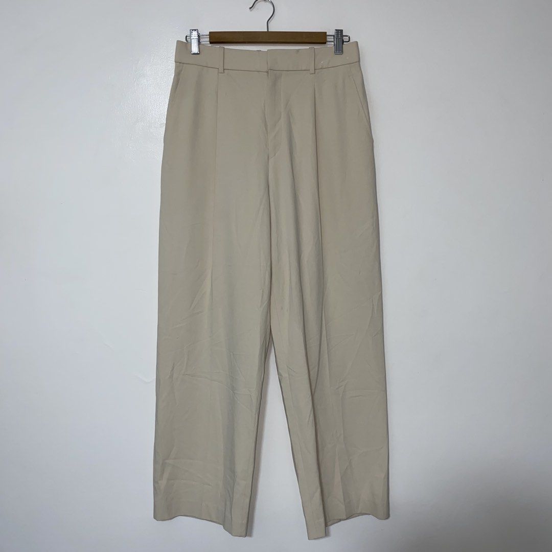 UNIQLO pleated wide pants (Category: Other Bottoms) located in San Jose del Monte. Submitted by mamiracky (Listing ID 1471042999, Image 2). Description: .