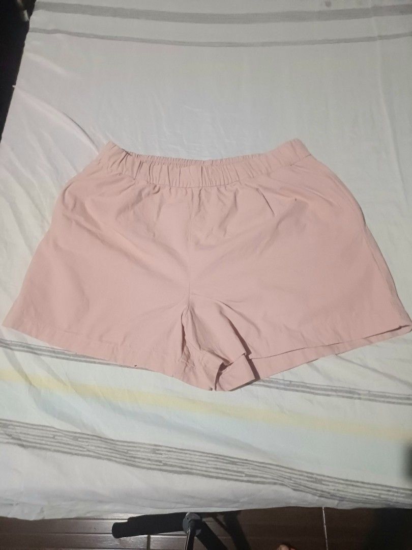 Uniqlo shorts (Category: Shorts) located in Manila. Submitted by angela11660 (Listing ID 1470983568, Image 1). Description: slightly negotiable buyer should be shouldered by the shipping fee.