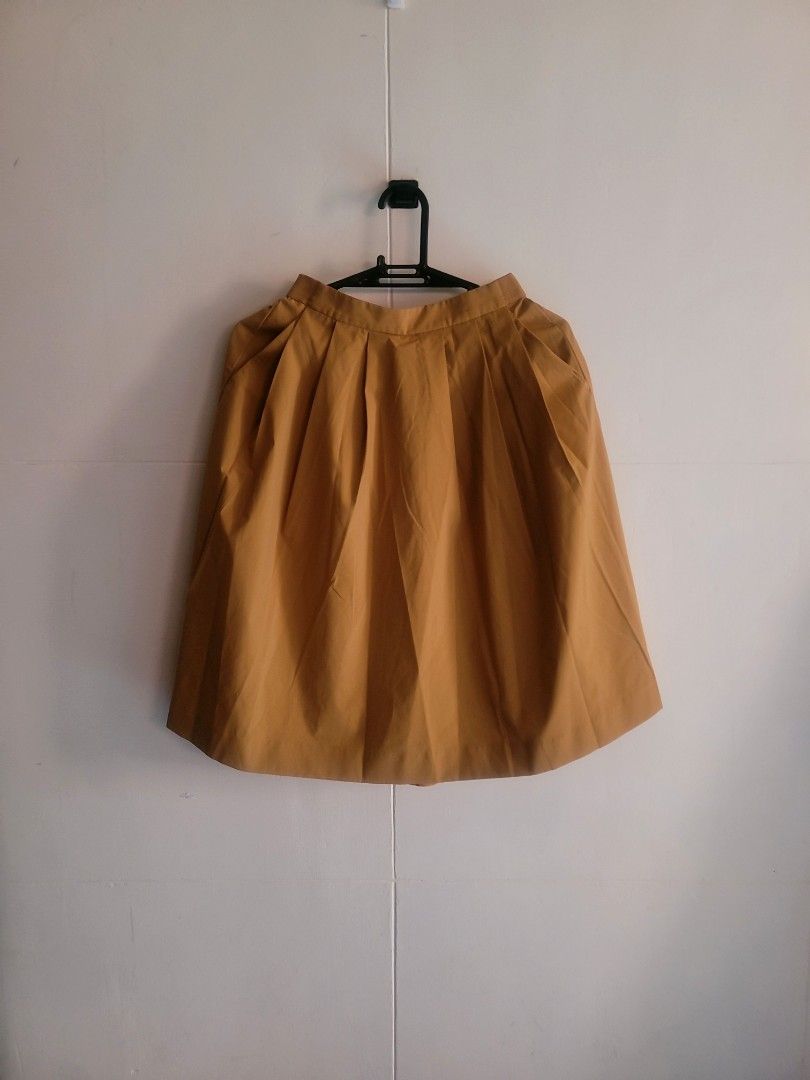 Uniqlo Skirt. NEW (Category: Skirts) located in Los Banos. Submitted by lopecruz (Listing ID 1470968534, Image 1). Description: 24 to 26"waist 24"length like new Small.