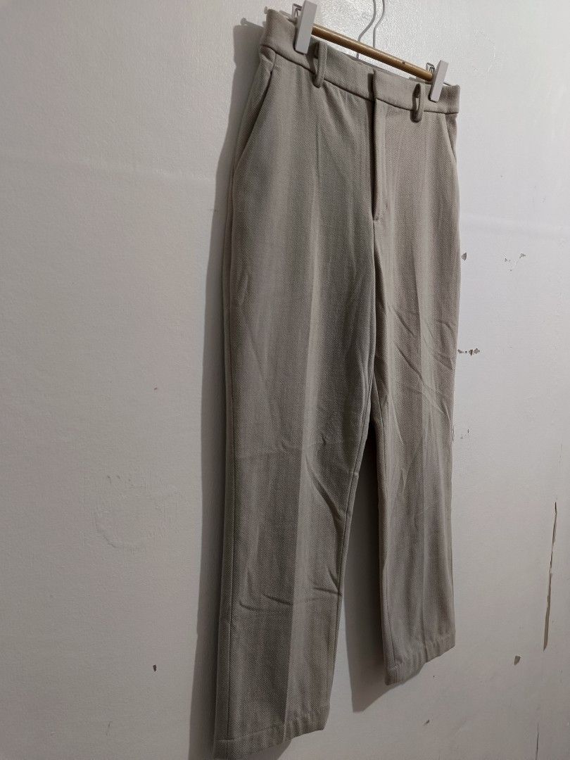 Uniqlo Smart 2-Way Stretch Brushed Ankle Pants (Category: Other Bottoms) located in Cebu City. Submitted by madjekfinds (Listing ID 1471044866, Image 3). Description: Uniqlo Smart 2-Way Stretch Brushed Ankle Pants EXCELLENT CONDITION COLOR MAY VARY DUE TO LIGHTING NO ISSUE SIZE SMALL (60-66CM) W 26 L 26 tape measured by inches PRICE PLUS SF CEBU GCASH/MARIBANK.