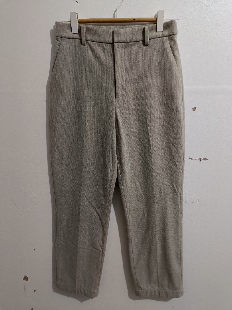 Uniqlo Smart 2-Way Stretch Brushed Ankle Pants (Category: Other Bottoms) located in Cebu City. Submitted by madjekfinds (Listing ID 1471044866, Image 1). Description: Uniqlo Smart 2-Way Stretch Brushed Ankle Pants EXCELLENT CONDITION COLOR MAY VARY DUE TO LIGHTING NO ISSUE SIZE SMALL (60-66CM) W 26 L 26 tape measured by inches PRICE PLUS SF CEBU GCASH/MARIBANK.