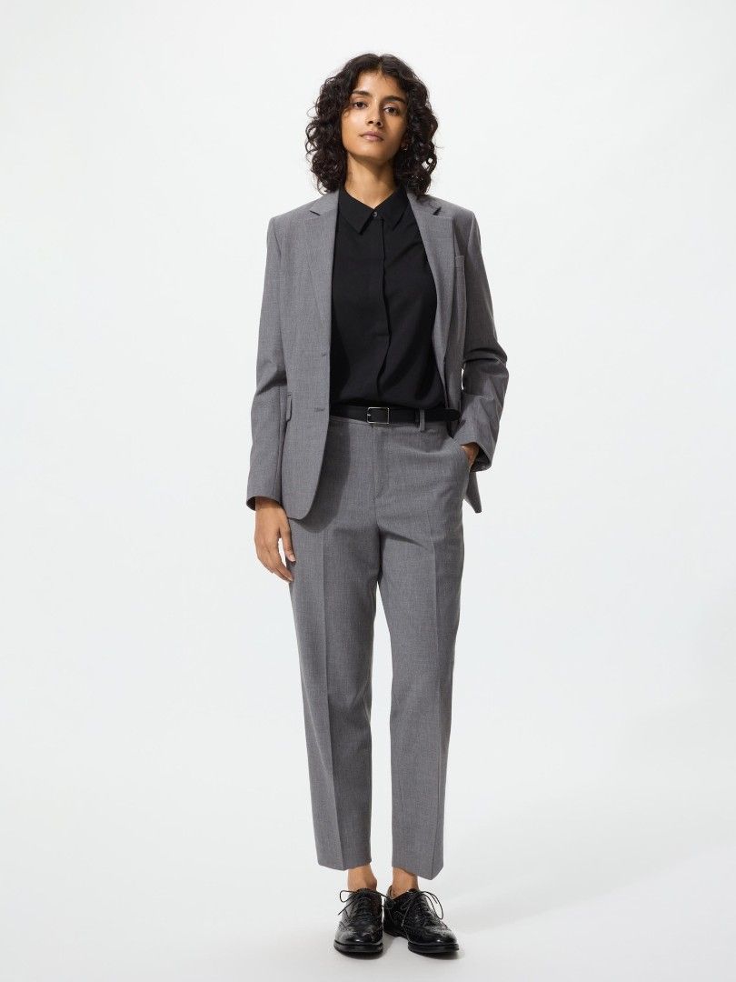 Uniqlo Smart Ankle Pants (Category: Other Bottoms) located in Angeles City. Submitted by miss_independent01 (Listing ID 1471009090, Image 1). Description: Uniqlo Smart Ankle Pants Color: Grey Width: 13.5 (Medium on tag) Length: 36 MOP: Gcash ✅ Mine Now, Pay Now ✅ First to Pay, Gets the Item 📍 PAMPANGA Courier: JnT 🚚🚚 PM 💌💌.