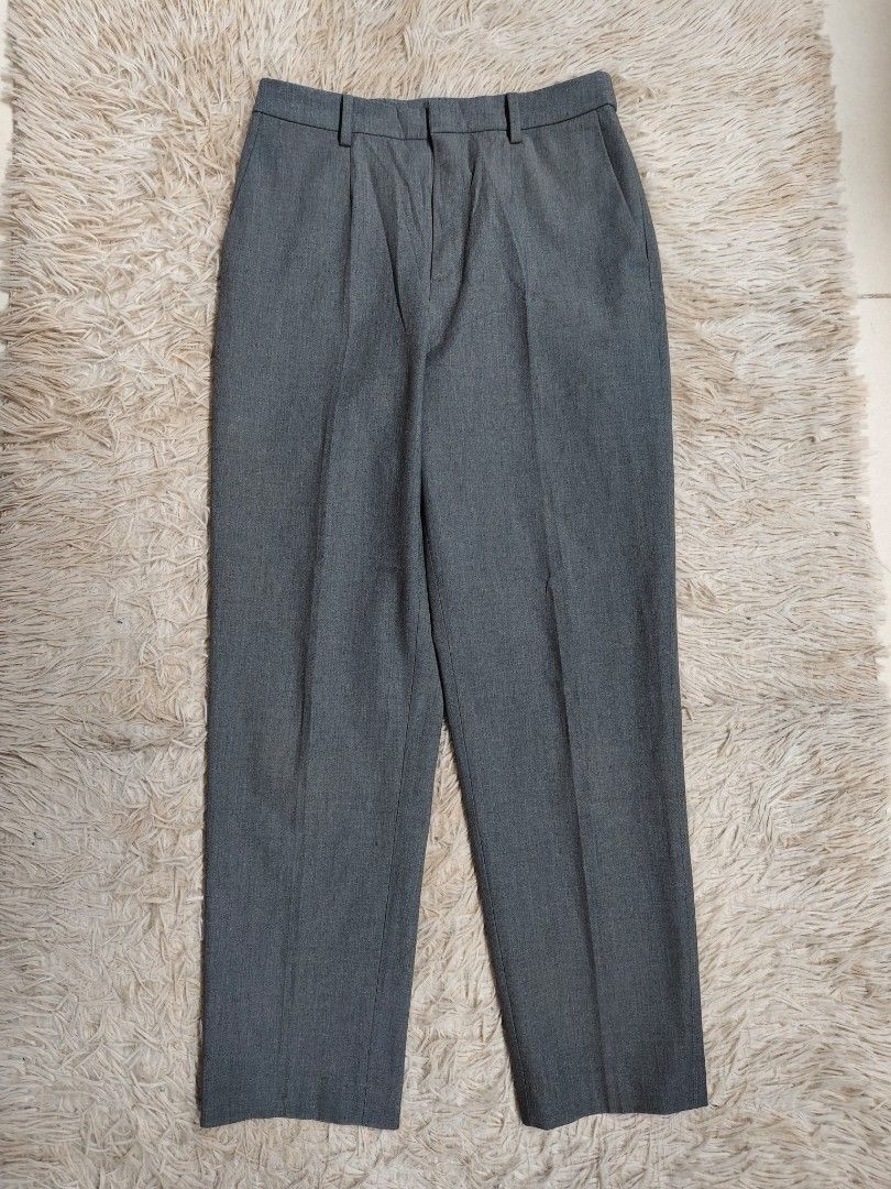Uniqlo Smart Ankle Pants (Category: Other Bottoms) located in Angeles City. Submitted by miss_independent01 (Listing ID 1471009090, Image 3). Description: Uniqlo Smart Ankle Pants Color: Grey Width: 13.5 (Medium on tag) Length: 36 MOP: Gcash ✅ Mine Now, Pay Now ✅ First to Pay, Gets the Item 📍 PAMPANGA Courier: JnT 🚚🚚 PM 💌💌.