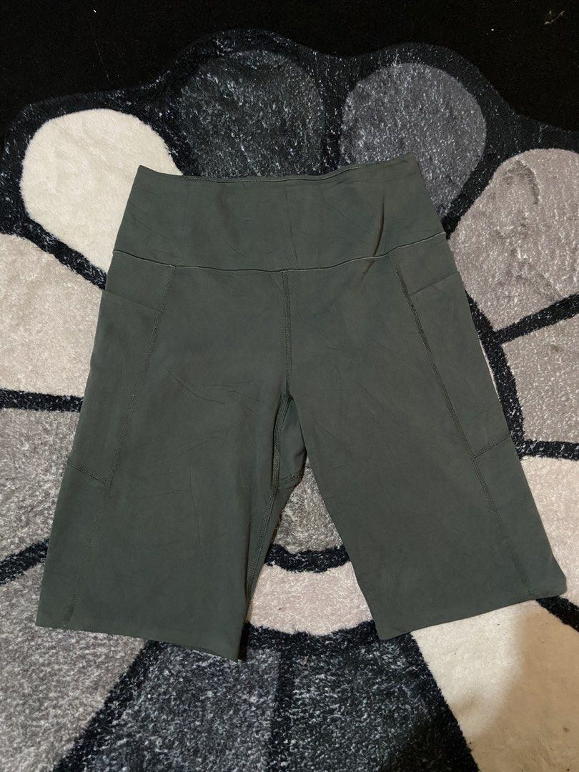 Uniqlo Tights army green (Category: Shorts) located in San Carlos. Submitted by athletes-high (Listing ID 1470941628, Image 1). Description: Uniqlo Tights Army Green Excellent Condition Medium on tag 2 Side Pockets Width 28-30 Length 17 350.