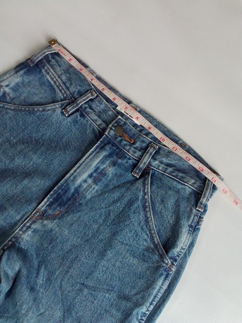 Uniqlo U Denim Jeans Blue (Category: Jeans) located in Malilipot. Submitted by santosbolofer (Listing ID 1471009766, Image 3). Description: Uniqlo staight cut Size 28-29 Length 37.3 Hem 7.5 Need wash only minor yellow stain 350 plus sf..