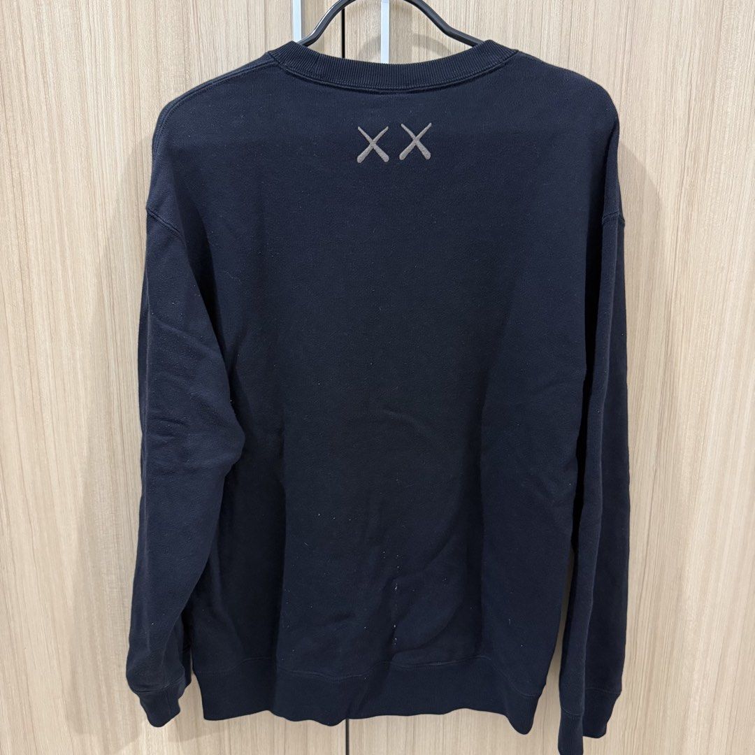 UNIQLO UT x KAWS Sweatshirt Size M (Category: Coats, Jackets and Outerwear) located in Las Pinas. Submitted by lovelyfinds. (Listing ID 1471027141, Image 3). Description: .