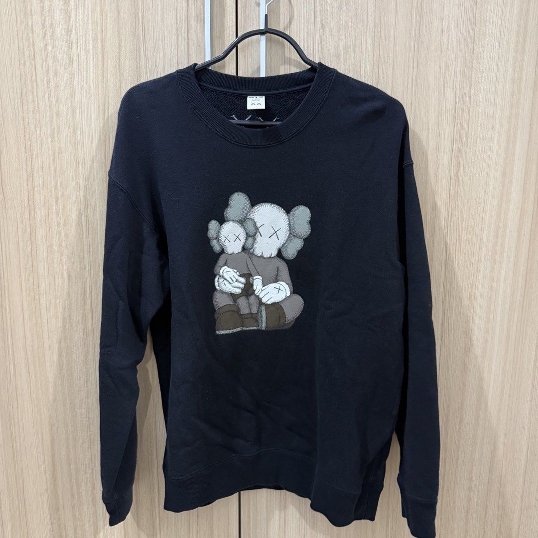 UNIQLO UT x KAWS Sweatshirt Size M (Category: Coats, Jackets and Outerwear) located in Las Pinas. Submitted by lovelyfinds. (Listing ID 1471027141, Image 1). Description: .