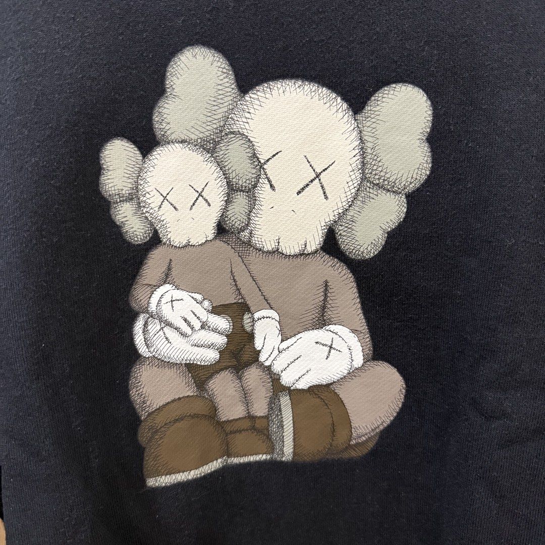 UNIQLO UT x KAWS Sweatshirt Size M (Category: Coats, Jackets and Outerwear) located in Las Pinas. Submitted by lovelyfinds. (Listing ID 1471027141, Image 2). Description: .