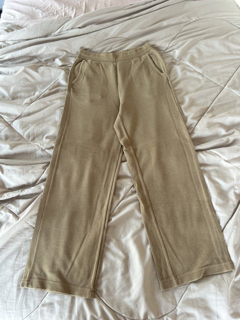 Uniqlo Waffle Knit Lounge Pants (M) (Category: Other Bottoms) located in Quezon City. Submitted by jen_o (Listing ID 1470933103, Image 2). Description: Color: Khaki Used only a few times! Looks new :) .