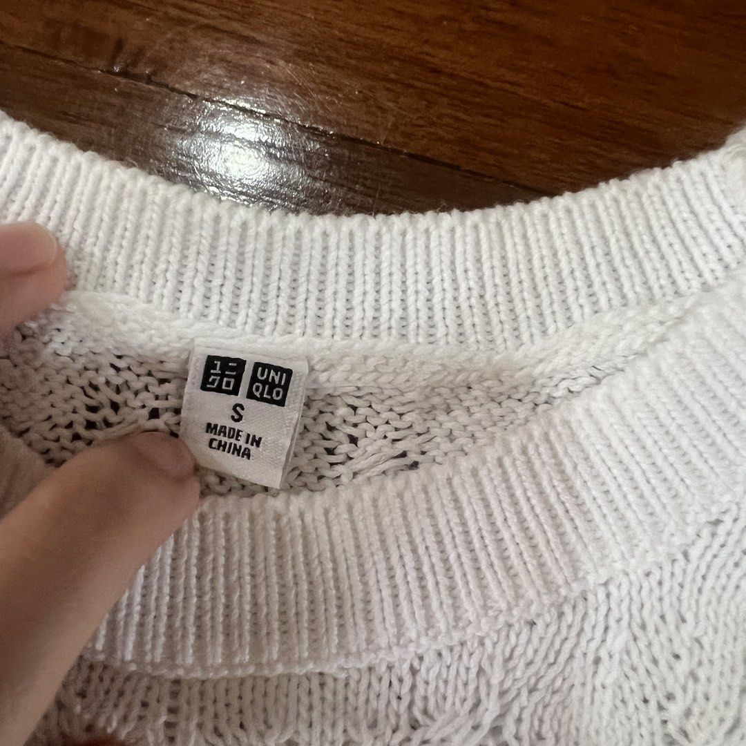 Uniqlo white knit top (Category: Blouses) located in Cebu City. Submitted by mariascart (Listing ID 1470945075, Image 2). Description: .