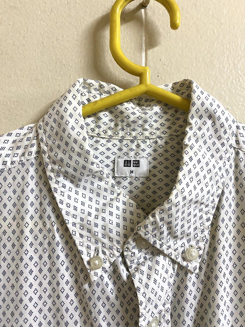 Uniqlo White Patterned Button Down Shirt (Category: Tshirts & Polo Shirts ) located in Makati City. Submitted by pepperstoremerch (Listing ID 1470969768, Image 3). Description: Uniqlo White Patterned Button Down Shirt Diamond shape pattern Size Medium 100% Cotton Preloved, good condition Please see pictures D0127 P261029RU.