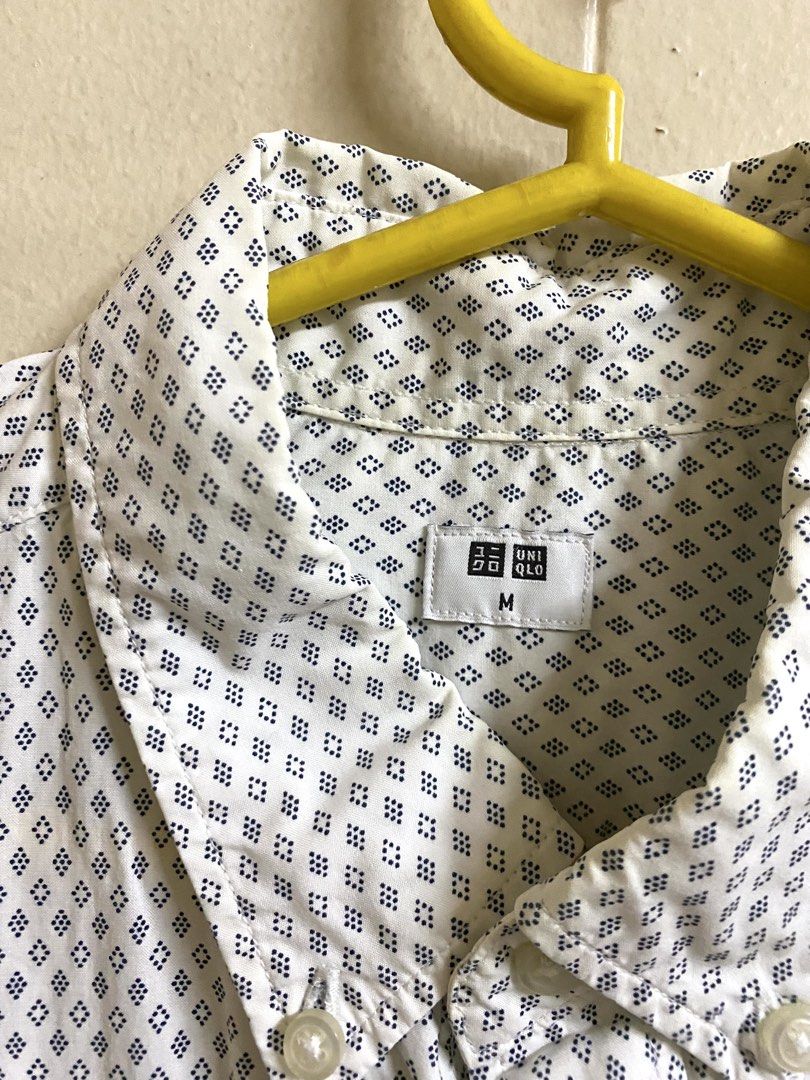 Uniqlo White Patterned Button Down Shirt (Category: Tshirts & Polo Shirts ) located in Makati City. Submitted by pepperstoremerch (Listing ID 1470969768, Image 2). Description: Uniqlo White Patterned Button Down Shirt Diamond shape pattern Size Medium 100% Cotton Preloved, good condition Please see pictures D0127 P261029RU.