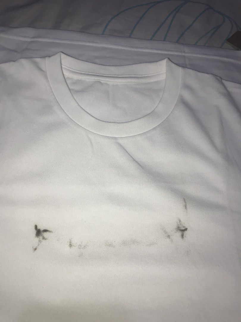 Uniqlo White T-Shirt Size M (Category: Tshirts & Polo Shirts ) located in Pasig City. Submitted by papotzy (Listing ID 1471088862, Image 2). Description: - Brand: Uniqlo - Color: White - Style: Crew neck t-shirt - Size: M (fits chest 88-96 cm) - Material: 66% cotton, 34% polyester - Condition: Brand new with original tags attached - Flaw: Has a faint faded graphic or stain mark across the chest area With stain.