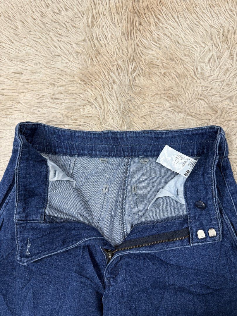Uniqlo Wide Trouser jeans (Category: Jeans) located in Angeles City. Submitted by queenromero (Listing ID 1471068958, Image 2). Description: waist: 28-30" length: 40".