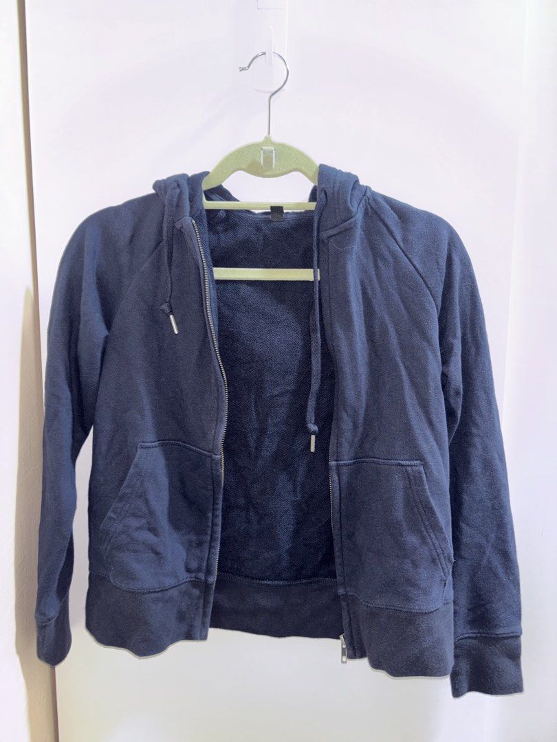 UNIQLO Zip up Jacket (Category: Coats, Jackets and Outerwear) located in Bacoor. Submitted by ynnasdrawer (Listing ID 1471042876, Image 2). Description: - soo cutee - vv comfy - xxs to small - rfs: decluttering.