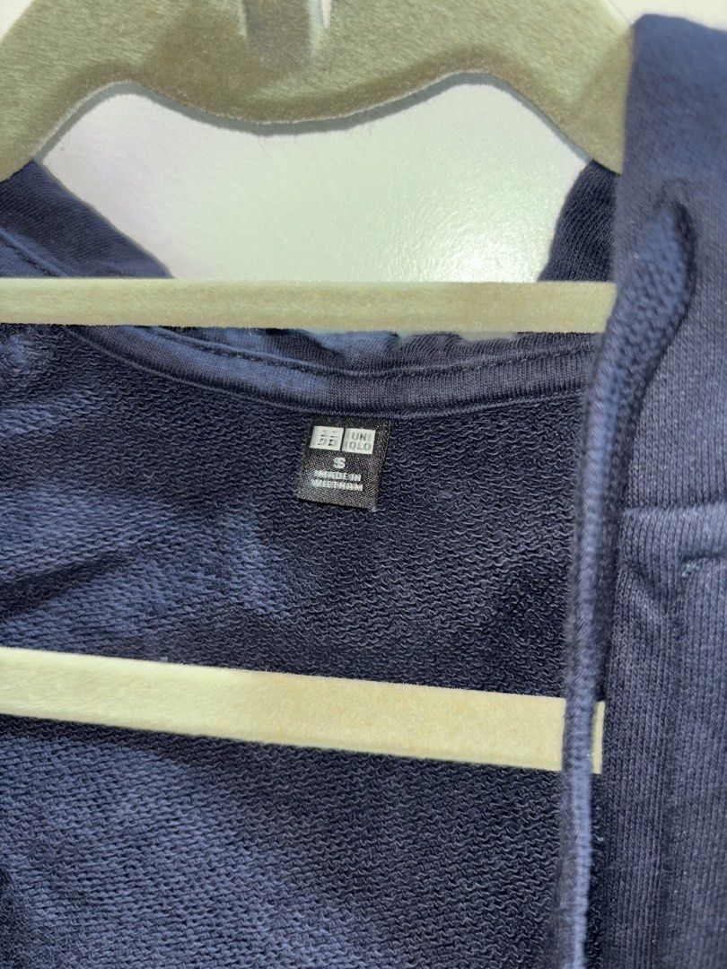 UNIQLO Zip up Jacket (Category: Coats, Jackets and Outerwear) located in Bacoor. Submitted by ynnasdrawer (Listing ID 1471042876, Image 3). Description: - soo cutee - vv comfy - xxs to small - rfs: decluttering.