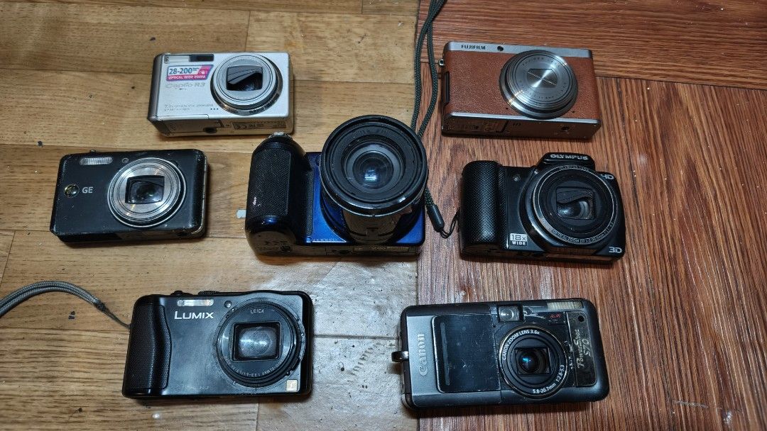 Untested Digicam Bundle (Category: Cameras) located in Caloocan City. Submitted by josh62584 (Listing ID 1471011982, Image 1). Description: untested bundle Qc area 2k nalang lahat yung fuji na brown sobrang kinis pa .