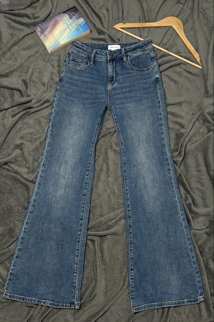 Urban Flared Jeans in Size 29 (Category: Jeans) located in General Trias. Submitted by hiraethcullen (Listing ID 1471092809, Image 1). Description: Waist - 29 Length - 42 Flared / Stretchy / comfy Almost new 📍General Trias, Cavite Direct JNT or Lalamove .