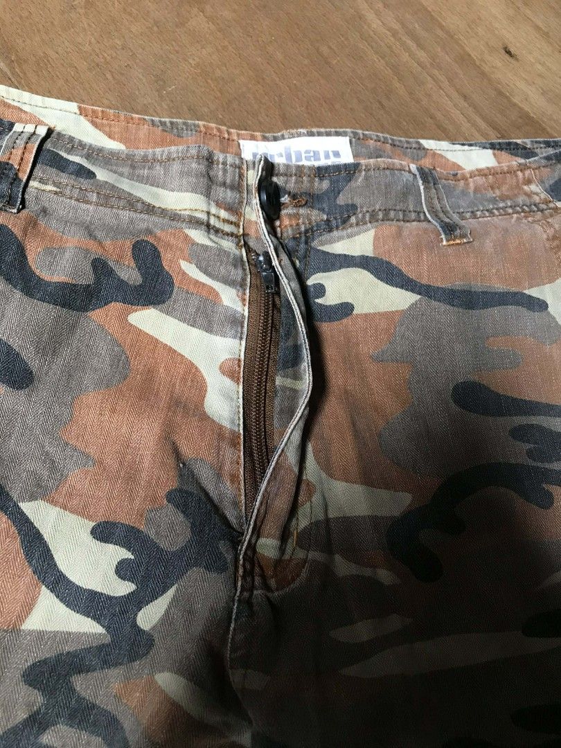 Urban pipeline cargo jorts (Category: Shorts) located in Manila. Submitted by thriftnicarl.3 (Listing ID 1470962356, Image 3). Description: waist - 38 length - 22.5 thigh - 13 leg open -10 price - 380 ship via jnt.