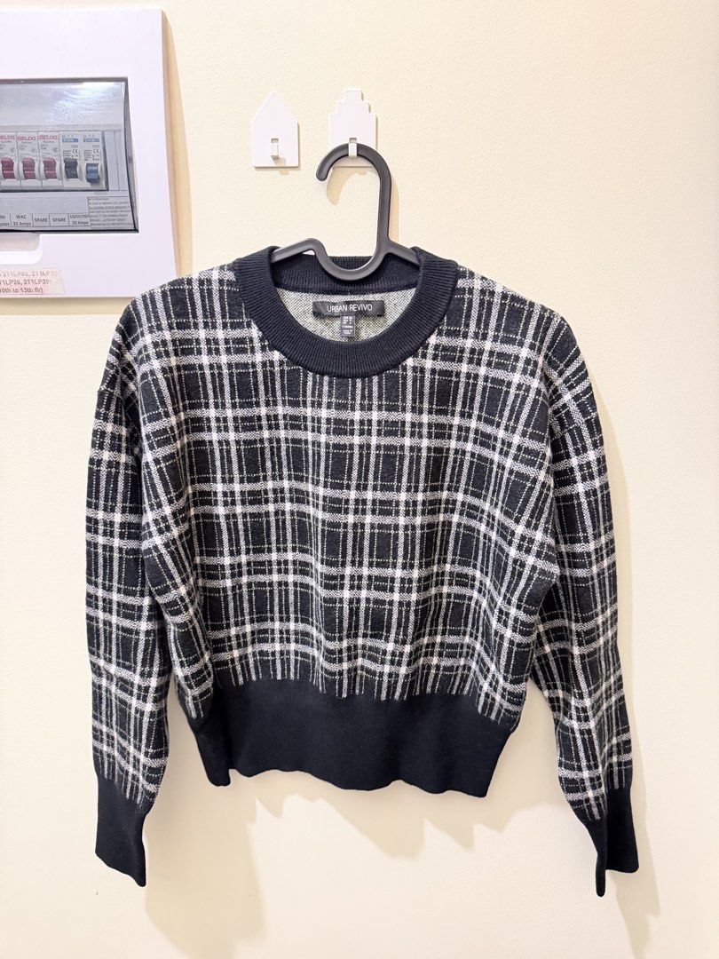 Urban Revivo Sweater/Pullover (Category: Coats, Jackets and Outerwear) located in Manila. Submitted by xmagic.shopx (Listing ID 1470960989, Image 1). Description: -Can fit small-semi L -S on tag .