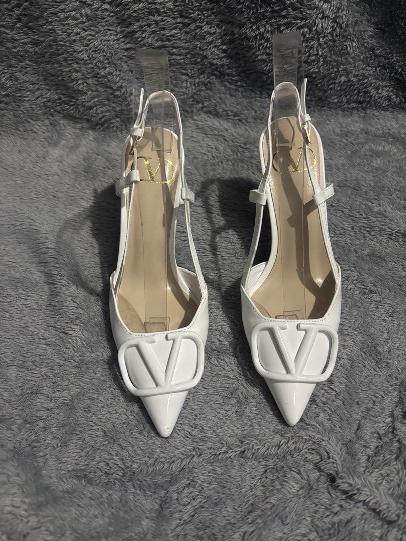 VA L EN TI NO HEELS (Category: Sneakers & Footwear) located in Valenzuela. Submitted by meloluxcollections (Listing ID 1471036329, Image 2). Description: .