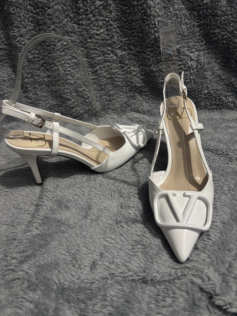 VA L EN TI NO HEELS (Category: Sneakers & Footwear) located in Valenzuela. Submitted by meloluxcollections (Listing ID 1471036329, Image 1). Description: .