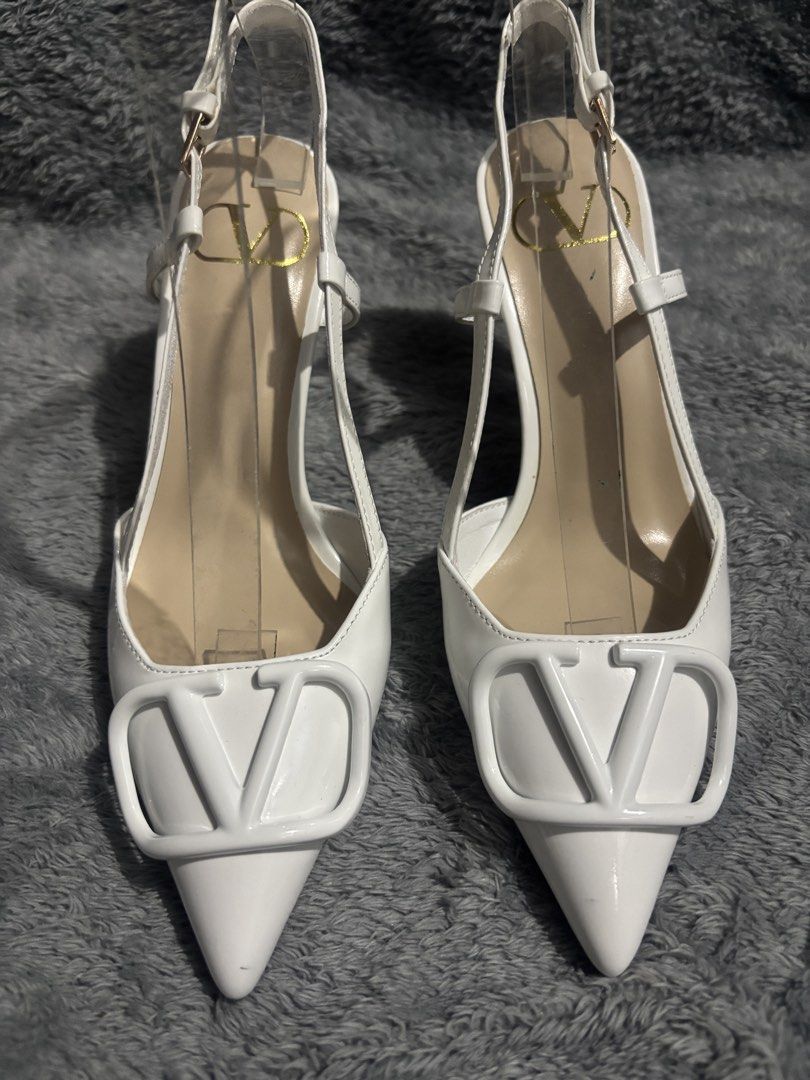 VA L EN TI NO HEELS (Category: Sneakers & Footwear) located in Valenzuela. Submitted by meloluxcollections (Listing ID 1471036329, Image 3). Description: .