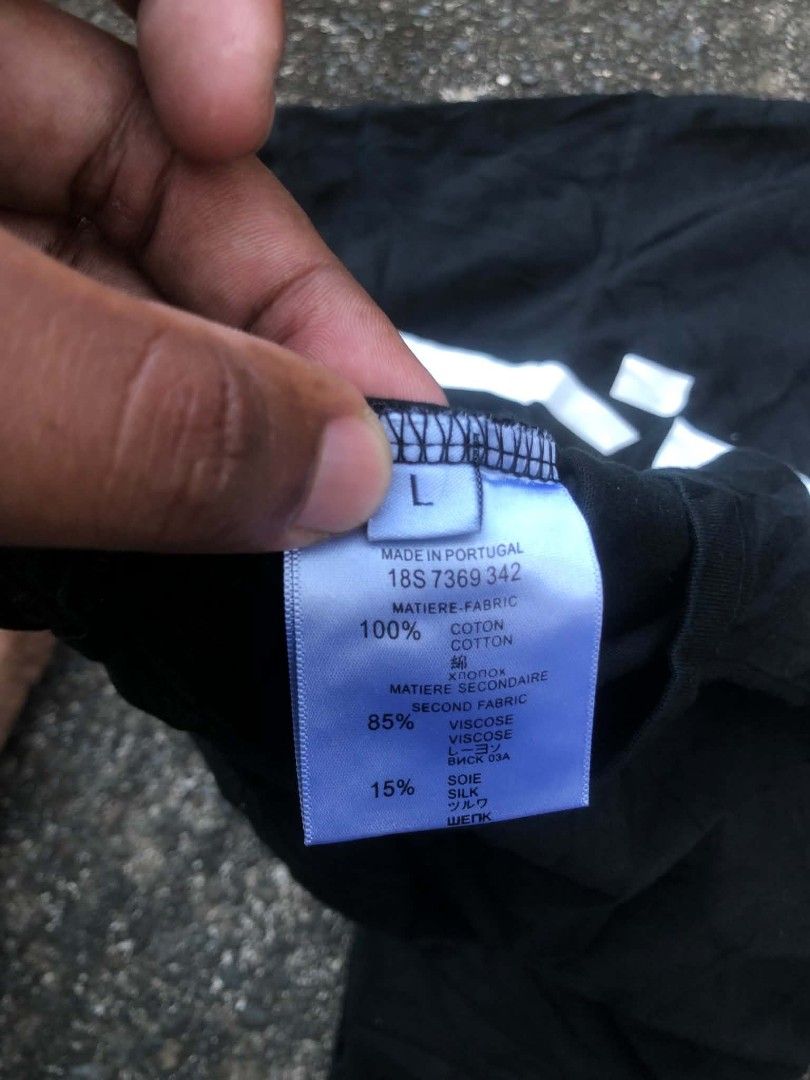 VALENTINO (Category: Tshirts & Polo Shirts ) located in Cabagan. Submitted by ukayflips (Listing ID 1471046665, Image 3). Description: DIMES W 22 L 27.5 EXCELLENT CONDITION COMPLETE TAGS COLOR RATE 9.6/10 ISSUE ❌.